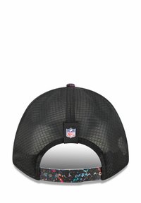 Schwarze Mesh-Snapback-Cap mit buntem Farbspritzmuster am verstellbaren Riemen und NFL-Logo über der Öffnung auf der Rückseite.