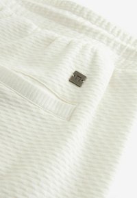 Next BRICK TEXTURE REGULAR FIT - Verryttelyhousut - white