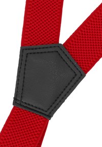 Rote gewebte Hosenträger mit schwarzem Lederdetail in der Mitte, das eine strukturierte Oberfläche und ein rautenförmiges Lederakzent aufweist.