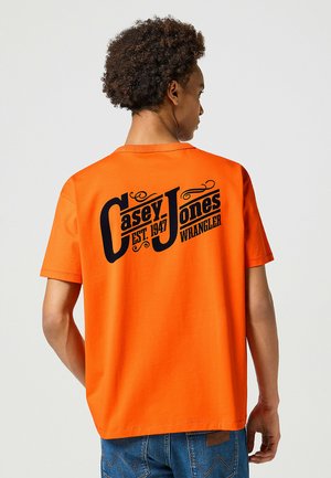 Wrangler CASEY GRAPHIC TEE - T-shirt med print - red orange