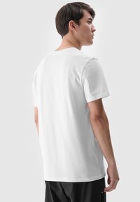 4F - T-shirt z nadrukiem