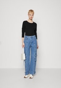 Gap Tall CREW - Pikkade varrukatega topp - black