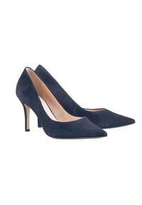 Paire d'escarpins en daim bleu foncé à talons hauts, bouts pointus et doublure intérieure beige, présentés sur fond blanc.