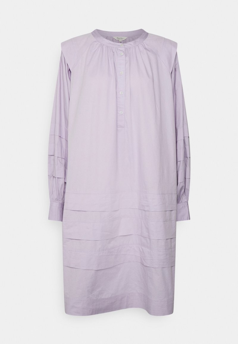 Vestido de algodão lilás claro com decote redondo, botão de abertura, mangas longas e detalhes de painéis horizontais texturizados ao longo da saia.