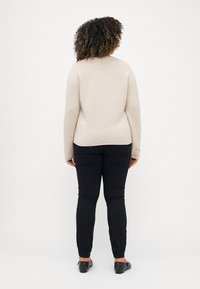 Tommy Hilfiger Curve SWEATER - Strikkegenser - classic beige heather