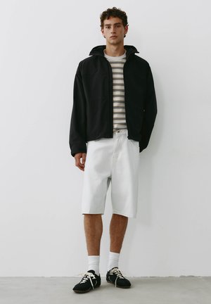 PULL&BEAR LIGHTWEIGHT HOODED - RAINCOAT - Let jakke / Sommerjakker - black