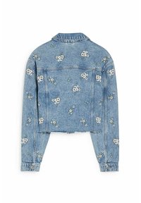 Chaqueta de mezclilla con un diseño recortado, color azul claro, con bordados florales en blanco y verde, y cuello extendido.