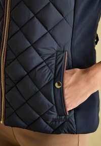 Tom Joule REGULAR FIT - BRAEMAR LUXE SHOWERPROOF DIAMOND QUILTED - Veste - navy