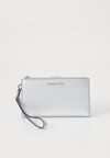 JET SET WRISTLET - Lompakko - silver