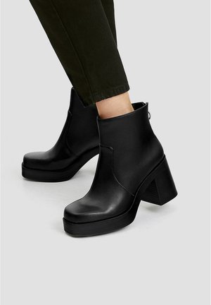 Bottines à talons hauts - black