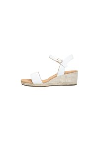 Sandale compensée blanche avec bride à la cheville, fermeture à boucle, semelle intérieure rembourrée beige, et semelle plateforme à texture tissée.