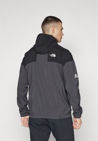The North Face WIND TRACK HOODIE - Giacca a vento - asphalt grey/black