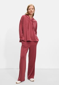 PARFOIS ONLINE EXCLUSIVE czerwony