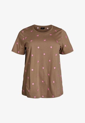 Brązowy t-shirt z krótkim rękawem i okrągłym dekoltem, ozdobiony równomiernie rozmieszczonymi małymi różowymi haftowanymi kwiatami.