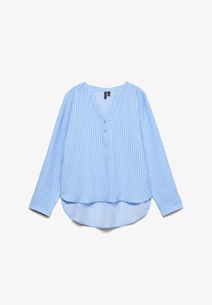 Mėlyna ilgomis rankovėmis marškiniai su baltomis vertikaliomis juostelėmis, V formos iškirpte ir apvaliu apačia. Lengvas audinys su tekstūruotu paviršiumi.