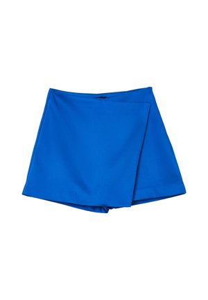 Blaue Wickelhorts aus glattem Stoff, mit einer taillierten Bundweite und einem Klappdetail auf der Vorderseite, die eine klare, moderne Silhouette bieten.