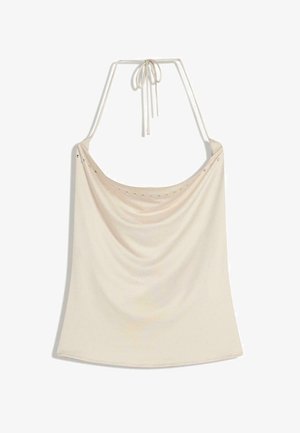 Haut halter beige avec un devant drapé, présentant une texture lisse et de petites accents métalliques le long de l'encolure. Se noue à l'arrière.