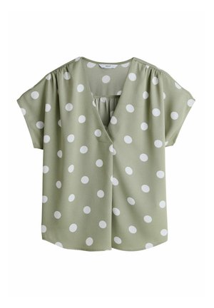 Bluza verde deschis cu mâneci scurte și buline albe, cu un decolteu în V delicat și detalii de material adunat la umeri și la baza gâtului.