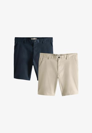 Ein Paar marineblaue Shorts und ein Paar beige Shorts, beide mit Gürtelschlaufen, Vordertaschen und Knopfverschluss.