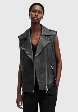Svart läder utan ärmar biker-väst med texturerad yta, breda slag, dragkedjefickor och silverfärgade detaljer.