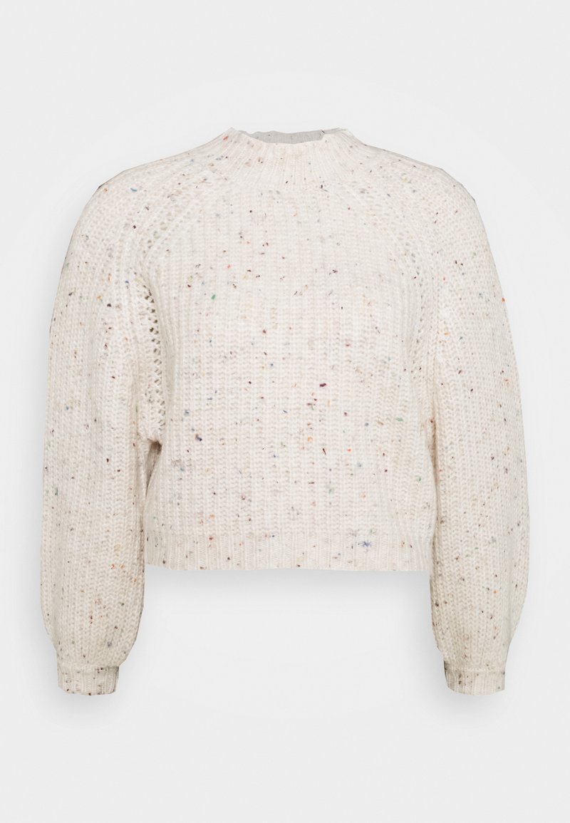 Pull crème court et épais avec un tricot texturé, présentant des taches colorées partout, des poignets côtelés et un col montant.