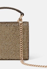 Guess ZALINA MINI TOP HANDLE FLAP - Borsa a mano - gold