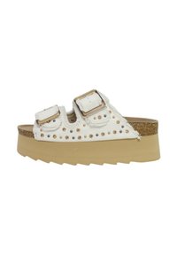 Sandalias de plataforma blancas con dos correas ajustables, que presentan tachuelas metálicas y un acento brillante en la suela. Forma distintiva y gruesa.