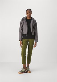 The North Face CROPPED QUEST JACKET - Giacca hard shell - smoked pearl