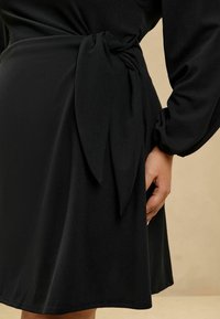 Thumbnail Image 4