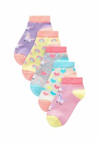 Ensemble de cinq paires de chaussettes de cheville dans des couleurs pastel avec des motifs comprenant des licornes, des arcs-en-ciel et des cœurs, avec des accents contrastants au niveau du talon et des orteils.