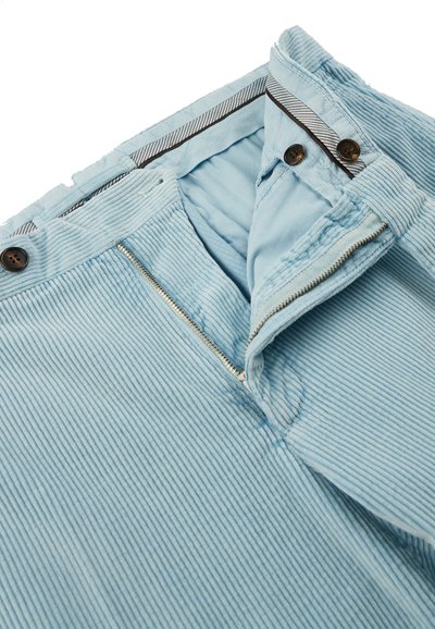Lichtblauwe corduroy broek met een rits- en knoopsluiting. Beschikt over een geribbelde textuur met een gladde voering en gestreept taillebanddetail.