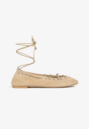Brownie, BAILARINA EYELETS TIRAS ATAR - Bailarinas con hebilla - taupe claro