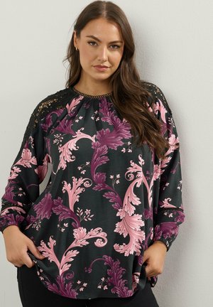 Schwarze Bluse mit pinkem und lila floralem Muster, Spitzendetails an den Schultern, gerafftem Ausschnitt und langen Ärmeln. Weicher Stoff, lockere Passform.