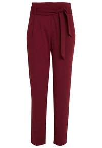 Pantalons bordeaux avec une taille ceinturée, design de jambe fuselée, tissu lisse et poches latérales.