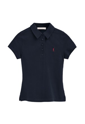 Granatowa koszulka polo z krótkim rękawem, kołnierzykiem, pięcioma guzikami i małym, czerwonym haftowanym logo golfisty na lewej piersi.