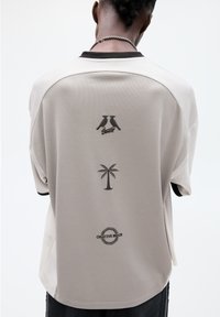 Thumbnail Image 3