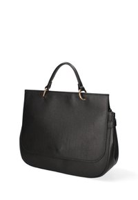 Zwarte leren handtas met een gestructureerd oppervlak, ronde handvatten, goudkleurige hardware en een grote klepsluiting. Bevat een zijvak.