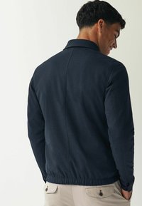 Next REGULAR FIT niebieski
