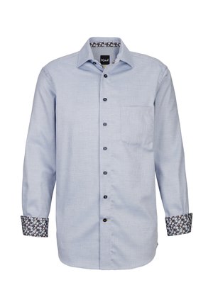 Camicia azzurra a fantasia con maniche lunghe, bottoni neri e taschino sul petto; presenta un motivo floreale a contrasto su polsini e colletto.