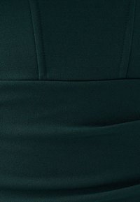 Unselected, emerald