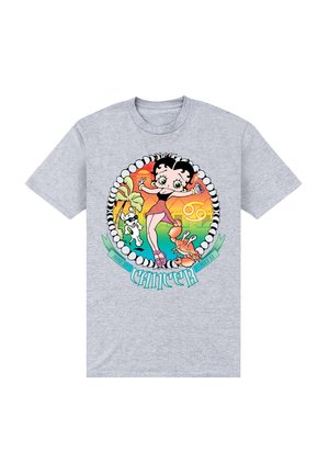 Camiseta de algodón gris con un gráfico de dibujos animados colorido de un personaje, un cangrejo y un perro, enmarcado con un diseño de perlas y texto zodiacal.