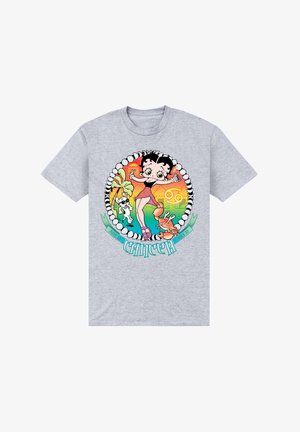 Szara bawełniana koszulka z kolorową grafiką w stylu kreskówki przedstawiającą postać, kraba i psa, ozdobioną perłowym wzorem oraz tekstem związanym z zodiakiem.