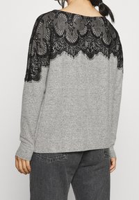 Vero Moda Petite Stickad tröja - mottled grey