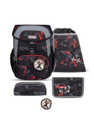 Schwarz-graues Schulranzen-Set für Kinder mit roten geometrischen Mustern, Ninja-Grafiken, Turnbeutel, Federmäppchen, Geldbörse und Abzeichen.