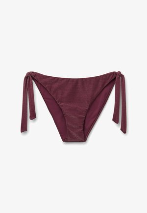 Braguitas de bikini granates con un ligero brillo y lazos ajustables en los laterales sobre un fondo blanco.