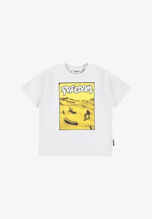 Hvid bomulds t-shirt med et gult grafisk tryk af en skateboarder og teksten "FRIHED" i sort, med korte ærmer og rund hals.