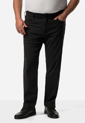 Chinos negros con un diseño de pierna recta, que cuentan con bolsillos frontales, pasadores para cinturón y un acabado limpio. La tela parece suave con un ligero brillo.