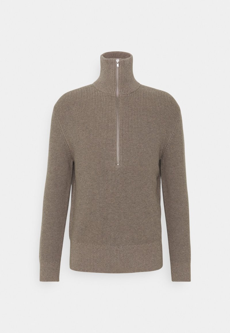 Suéter marrón de punto acanalado con cuello alto y cremallera frontal. Mangas largas con dobladillo inferior ajustado. Material texturizado, estilo casual.