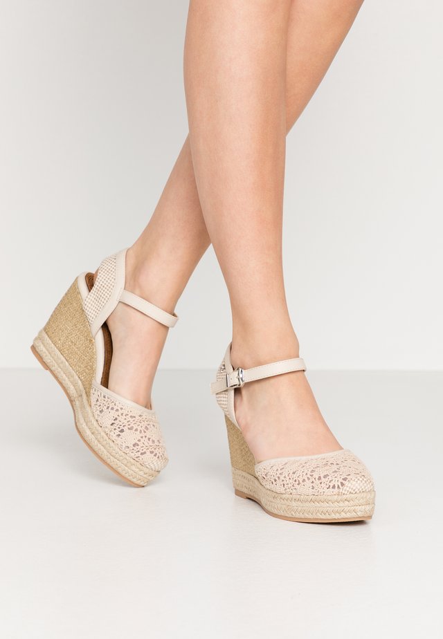 Zapatos altos - beige