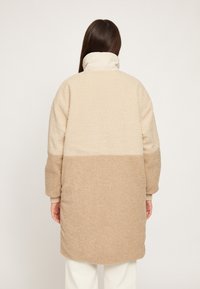 Mazine Abrigo de invierno - beige